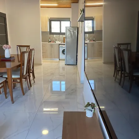 Seaside Two Bedroom Deluxe Flat In Tourist Area Apartament Pafos