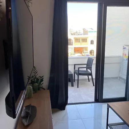 Apartment Seaside Two Bedroom Deluxe Flat In Tourist Area