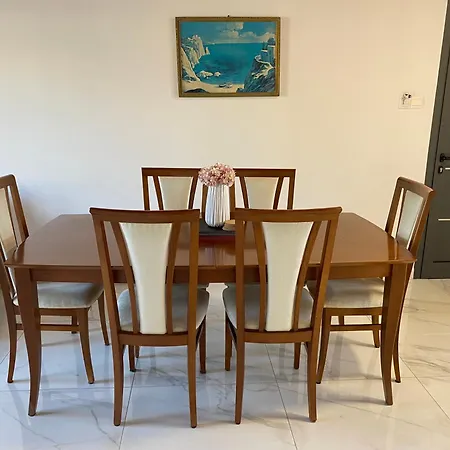 Apartment Seaside Two Bedroom Deluxe Flat In Tourist Area *